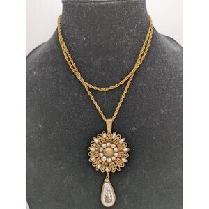 GORGEOUS SIGNED GOLD MIRIAM HASKELL BAROQUE PEARL MEDALLION NECKLACE 34"